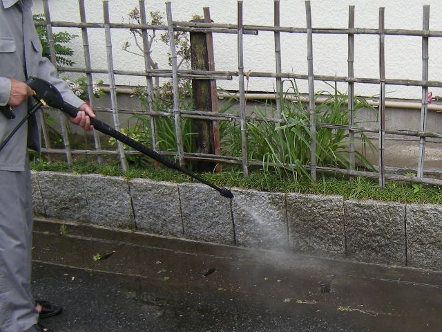 上野原市 高圧洗浄 外壁 高圧洗浄機 コンクリ レンガ ブロック 車庫 玄関 門柱
